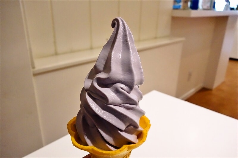 沖縄行ったら『ブルーシールアイス』で紅イモソフトクリーム食べる