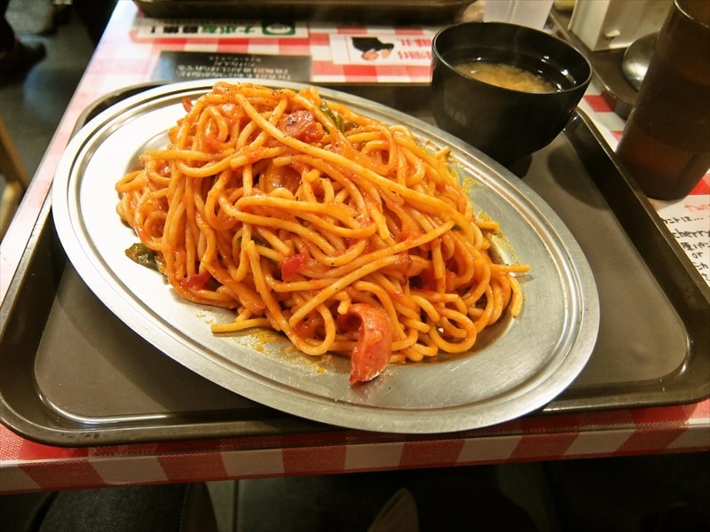 秋葉原『スパゲティーのパンチョ』ナポリタン大盛りまで同一料金なら大盛り一択じゃね？
