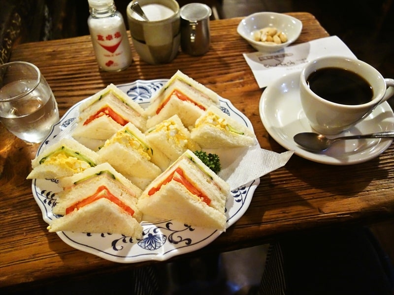 『さぼうる』でモーニングコーヒーとミックスサンド的な何か＠神保町の喫茶店