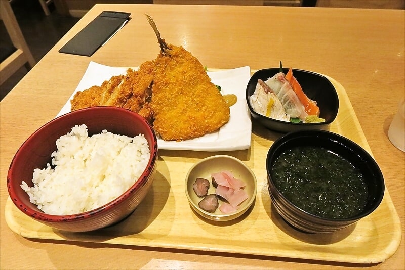 築地食堂『源ちゃん』チキンカツとアジフライとお刺身セット＠新横浜