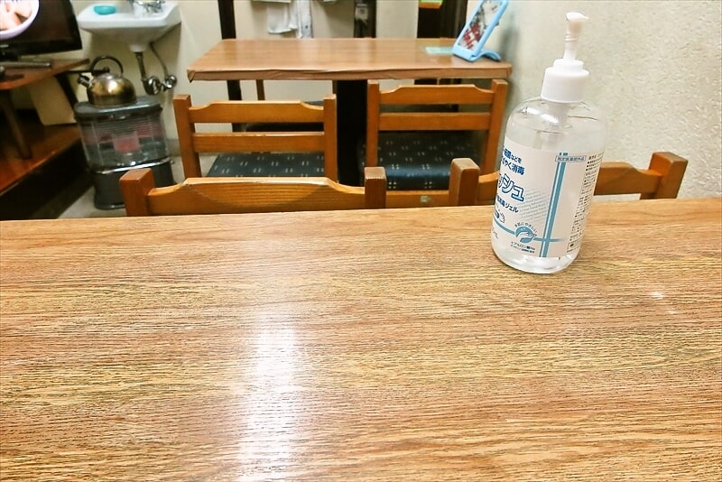 『きそば中華アモイ』テーブル席