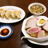 『中華料理つるや食堂』五目の主張が激しい五目チャーハン＆餃子