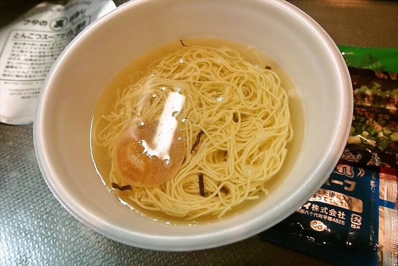ニュータッチ『凄麺 熟炊き博多とんこつ』的カップ麺レビュー │ Food 