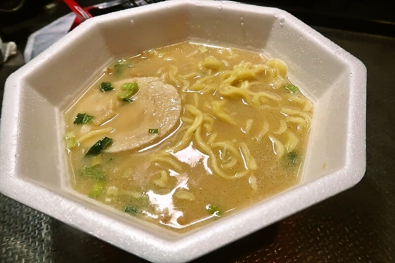 『 日清ドロラ王 ドロ、コッテリ、鶏白湯』カップ麺9