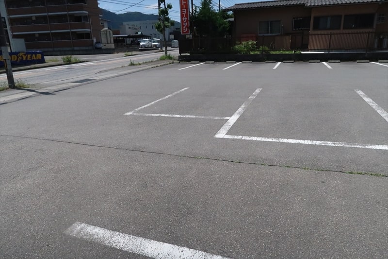 『元祖 みうらうどん』駐車場