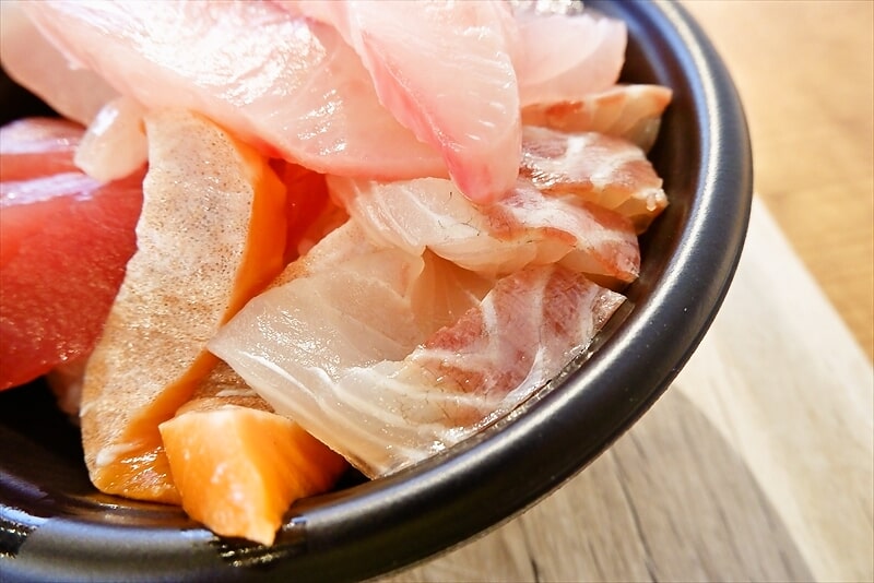 『おさかなパラダイス』海鮮丼6