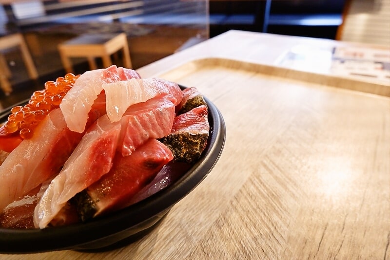 『おさかなパラダイス』海鮮丼4