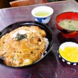 福岡県博多市『みのしま かどや食堂』カツ丼を食べる瞬間＠美野島ランチ
