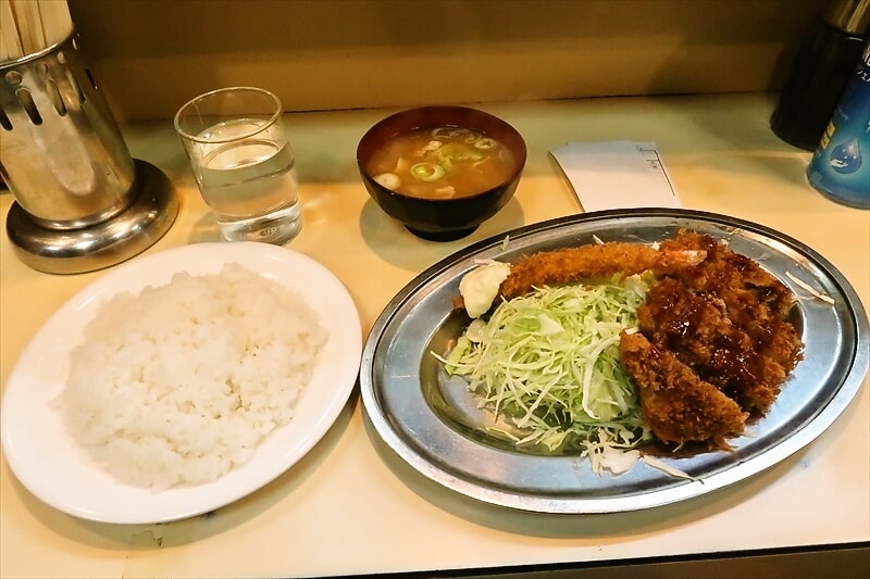 大井町『ブルドック』メンチカツ＆エビフライ定食1