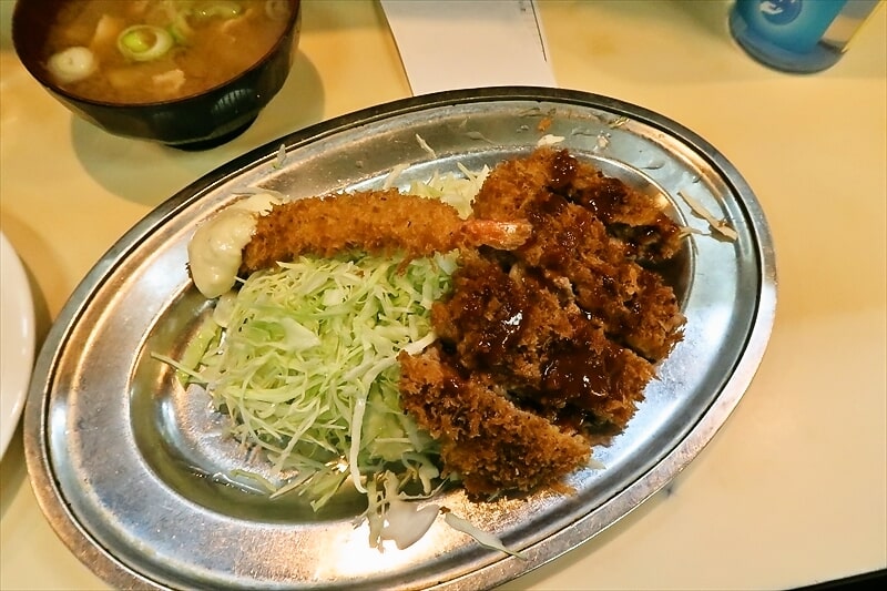 大井町『ブルドック』メンチカツ＆エビフライ定食2