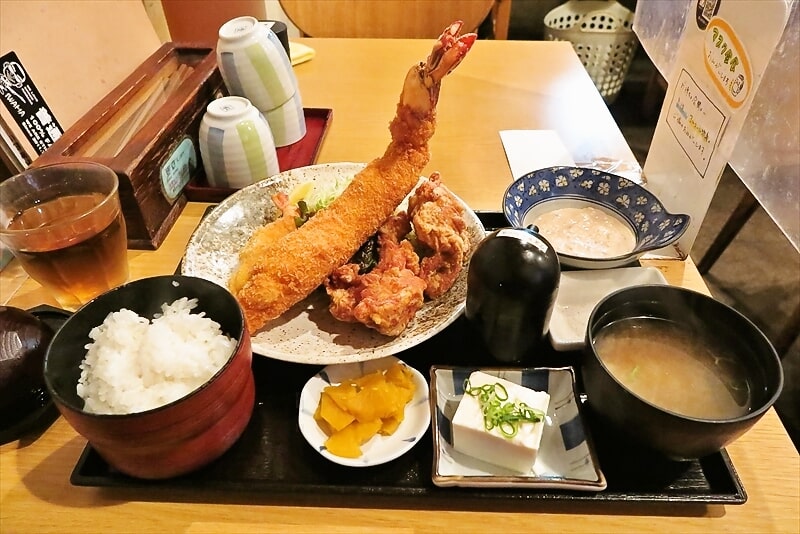 大阪市難波『普通の食堂 いわま』メガエビフライ定食1