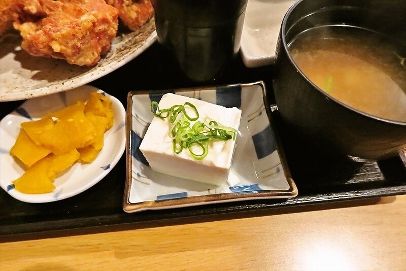 大阪市難波『普通の食堂 いわま』メガエビフライ定食3