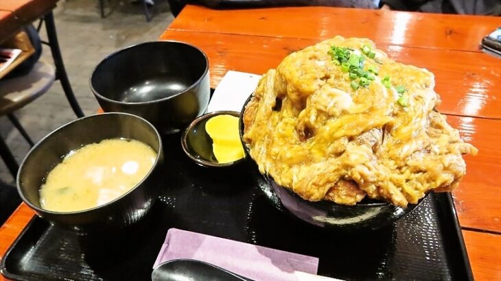 大阪の喫茶店『ポミエ』デカ盛りパフェ（カツ丼）を食べる時＠メニュー写真有り
