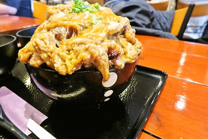 大阪のデカ盛り喫茶店『ポミエ』カツ丼から揚げ個2