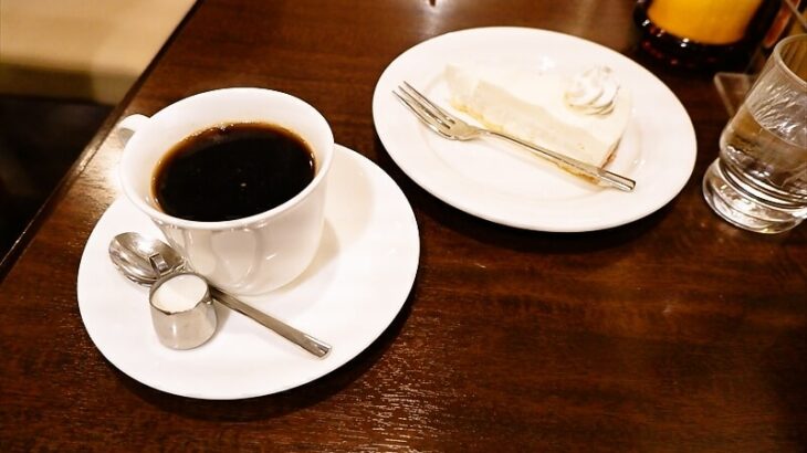 東京上野『喫茶 マドンナー』レアチーズケーキ＆コーヒー1