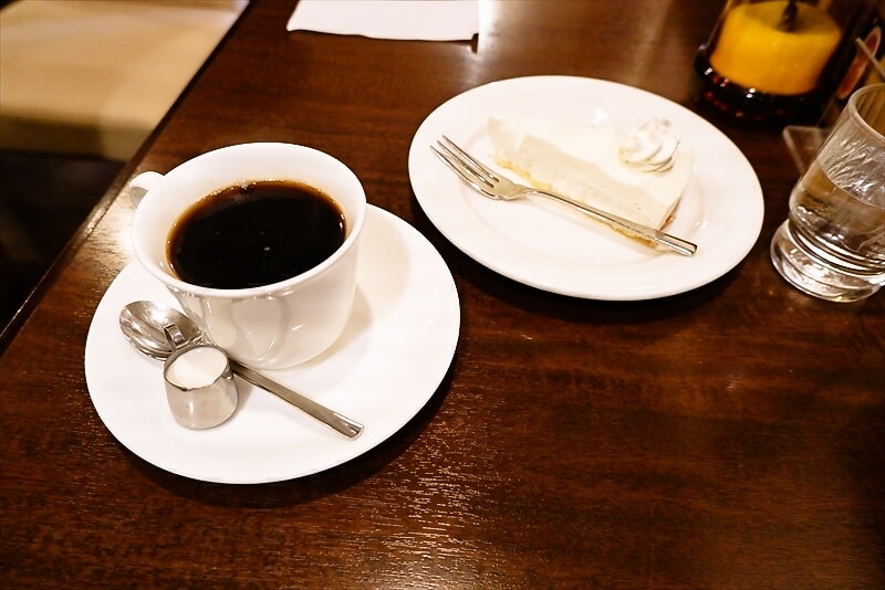 東京上野『喫茶 マドンナー』レアチーズケーキ＆コーヒー1