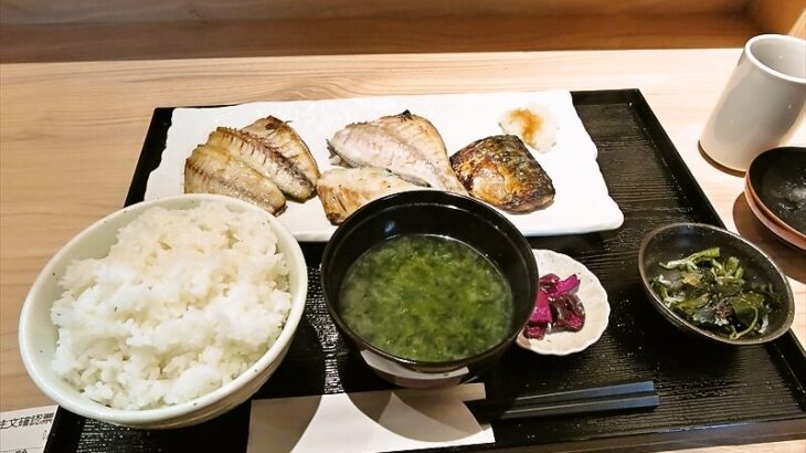 『伊豆のひもの定食 魚恵（うおけい）町田店』おまかせ3種焼魚食べ比べ定食1