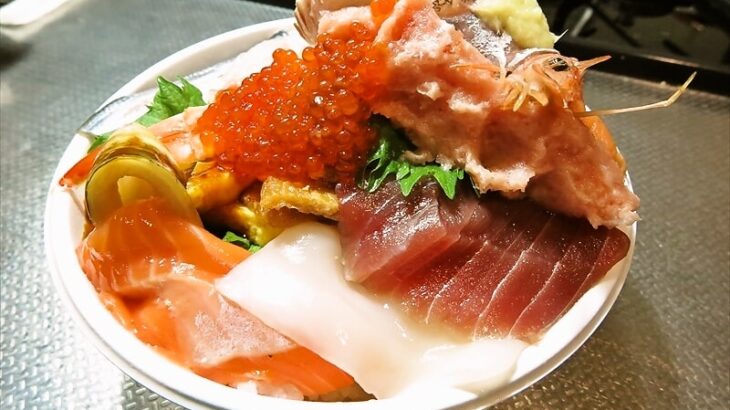 淵野辺『寿司居酒屋 遊喜や』ランチの海鮮丼（上）1200円にヒラメとタチウオ（略