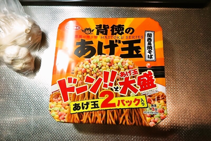 『サンヨー食品 背徳のあげ玉 関西風焼そば』カップ麺1
