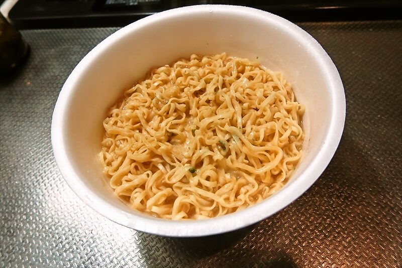 『昭和の洋食ブーム クリーミーグラタン味チキンラーメン』カップ麺8