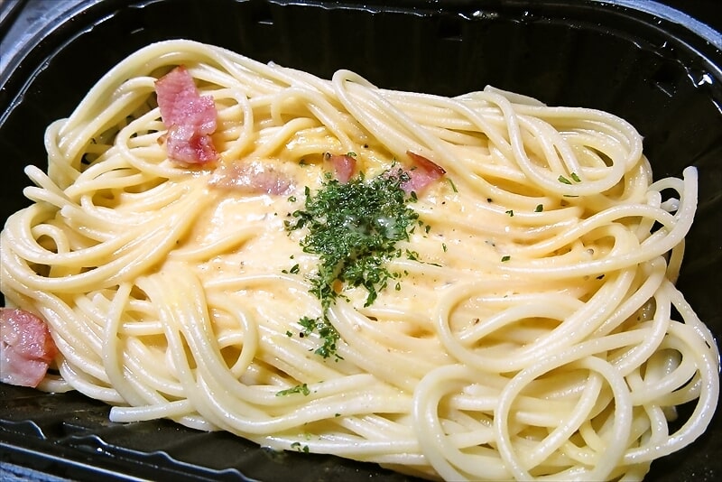 『ファミリーマート』3種チーズと北海道産生クリームのカルボナーラ冷凍食品7