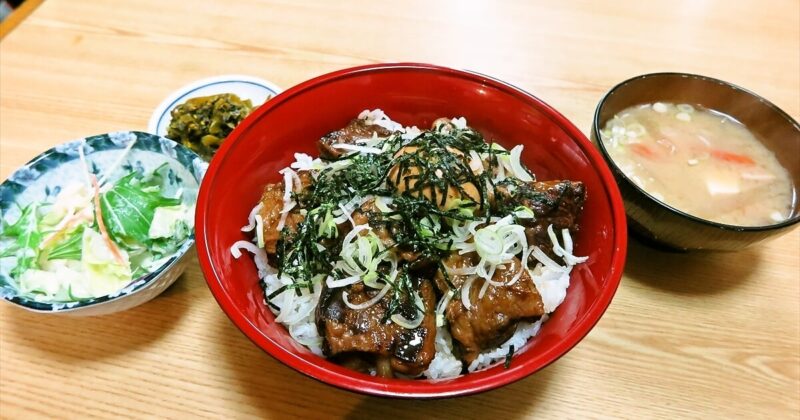 相模原市淵野辺『居酒屋 蔵よし』豚バラ軟骨トロトロ丼サムネイル