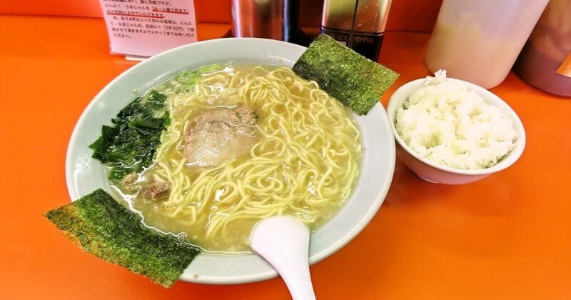 町田市『ラーメンショップ小野路店』ラーメン半ライスセットサムネイル