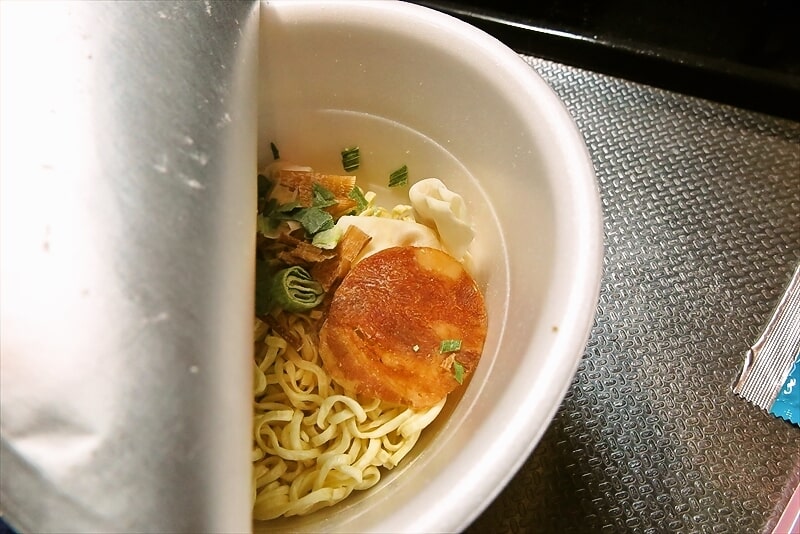 『ファミリーマート』とら食堂ワンタン麺カップ麺5
