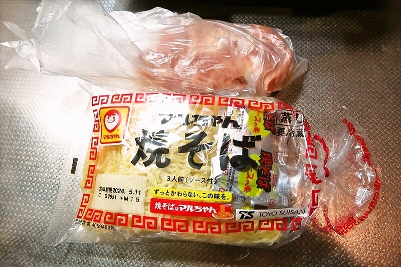 東洋水産『マルちゃん 焼そば』を鶏肉で作る1