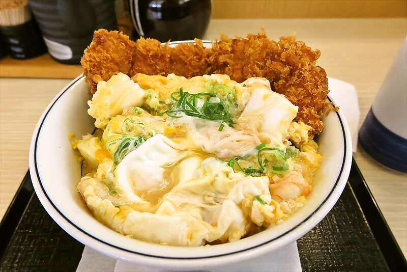 2024年7月相模原市『かつや相模原店』海鮮たまごチキンカツ丼2