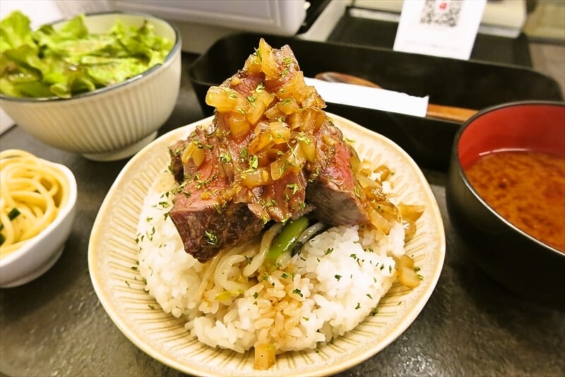 町田駅『ミートル』にくにくしい御飯特盛（ハラミと和牛パティ）4