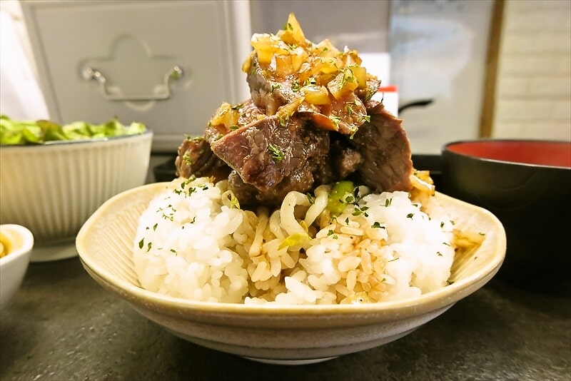 町田駅『ミートル』にくにくしい御飯特盛（ハラミと和牛パティ）5