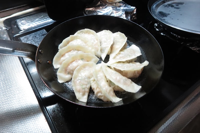 2024年7月鉄フライパンで焼き餃子6