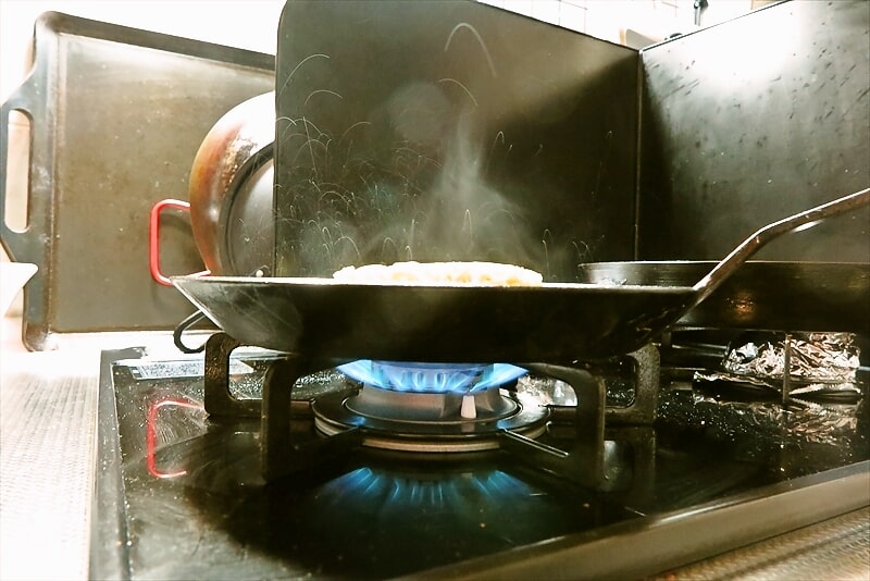 『山岡家 醤油ラーメン1食 乾麺タイプ』をタークのフライパンで作る11