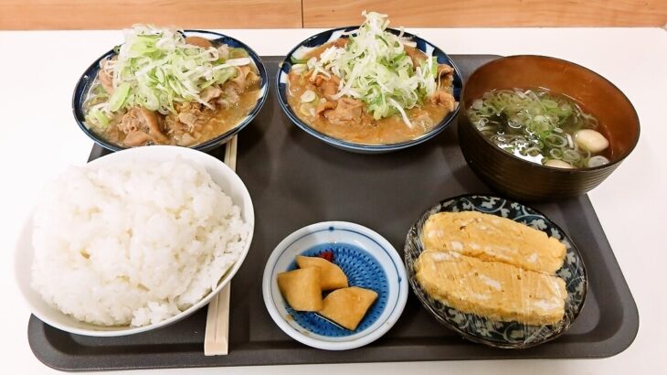 2024年愛川町『もつ煮込 もつ乃』2種盛り定食 醤油 味噌（大）サムネイル1