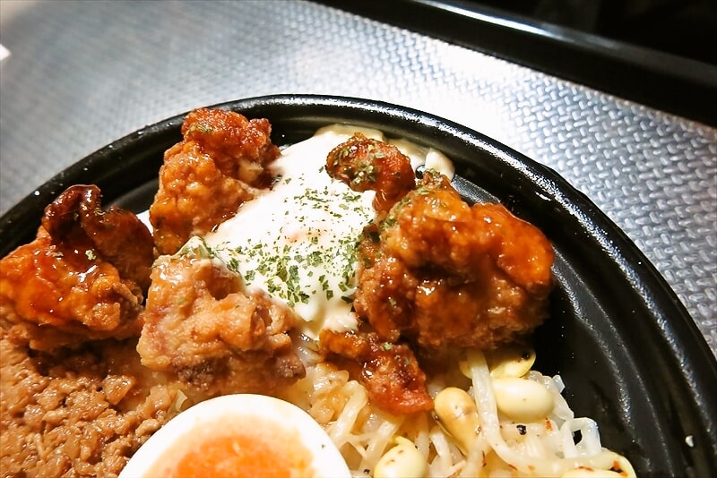 『ファミリーマート』大盛ごはん！タルタルから揚げ＆にんにく豚焼肉丼＠背徳のコンビニ飯6