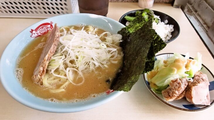 町田駅『町田家 町田本店』ネギ塩ラーメン＆キャベチャー＆ミニライス