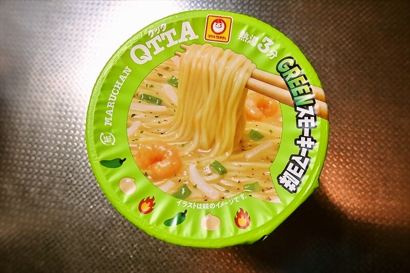 『MARUCHAN QTTA（クッタ）スモーキーマヨ味』カップ麺1