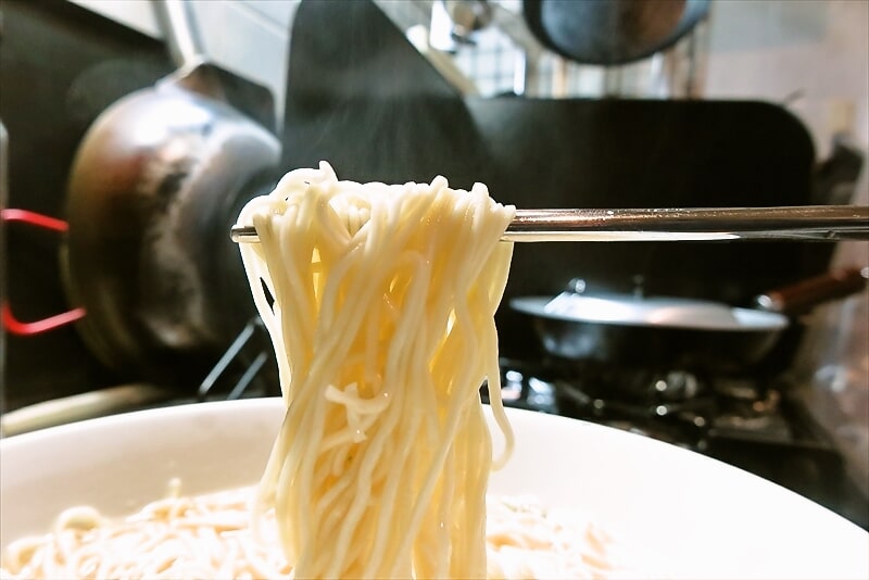 『サッポロ一番 ご当地熱愛麺 博多純情らーめんShinShin監修　炊き出し豚骨らーめん』即席ラーメン13