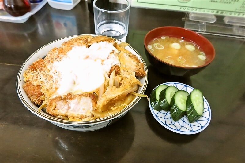 相模原市淵野辺駅『お食事の店 新興軒（しんこうけん）』カツ丼1