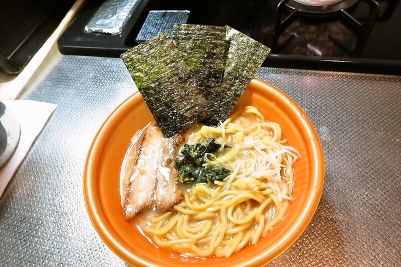 『ファミリーマート』豚骨醤油家系ラーメン（冷蔵ラーメン）14