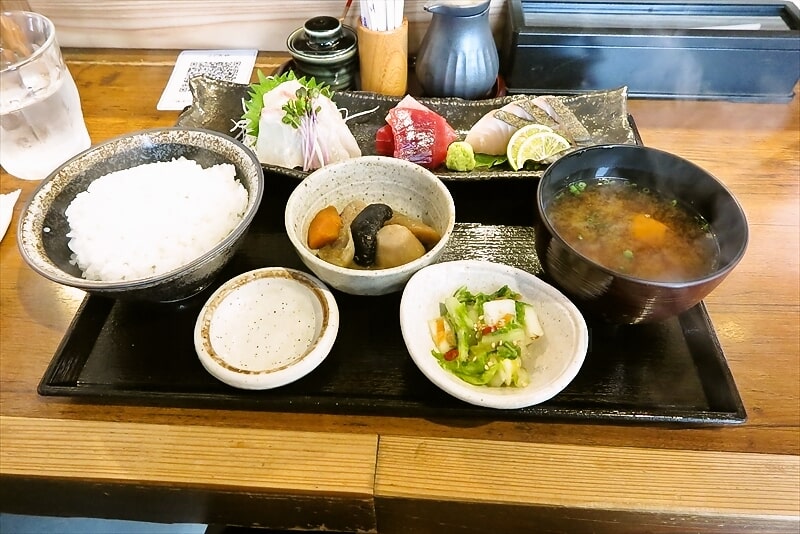 町田駅『土鍋ごはん食堂 ふじたや』お刺身三種盛り定食（本まぐろ入り）1