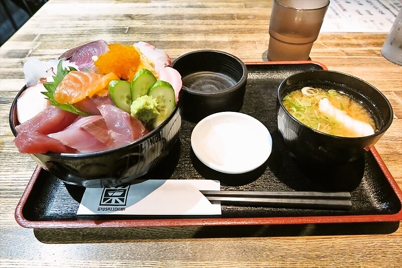 相模原市橋本駅『魚菜市場（ぎょさいいちば）』サービス海鮮丼超特盛1