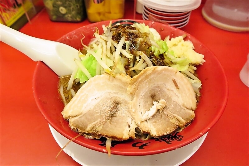 『京都北白川ラーメン 魁力屋 相模原中央店』にんにく背脂漆黒醤油らーめん1