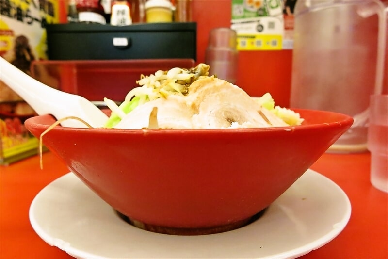 『京都北白川ラーメン 魁力屋 相模原中央店』にんにく背脂漆黒醤油らーめん2