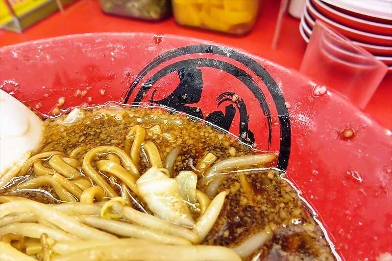 『京都北白川ラーメン 魁力屋 相模原中央店』にんにく背脂漆黒醤油らーめん16