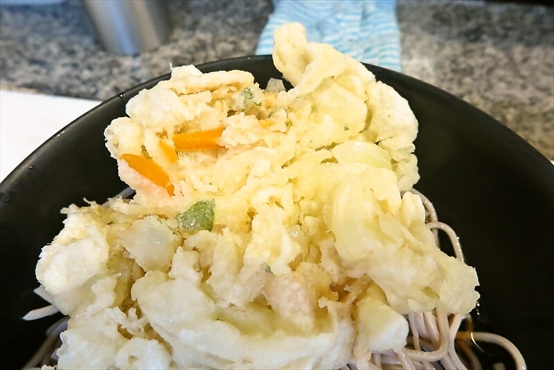 新宿駅西口思い出横丁『そば・うどん かめや』冷し天玉そば3