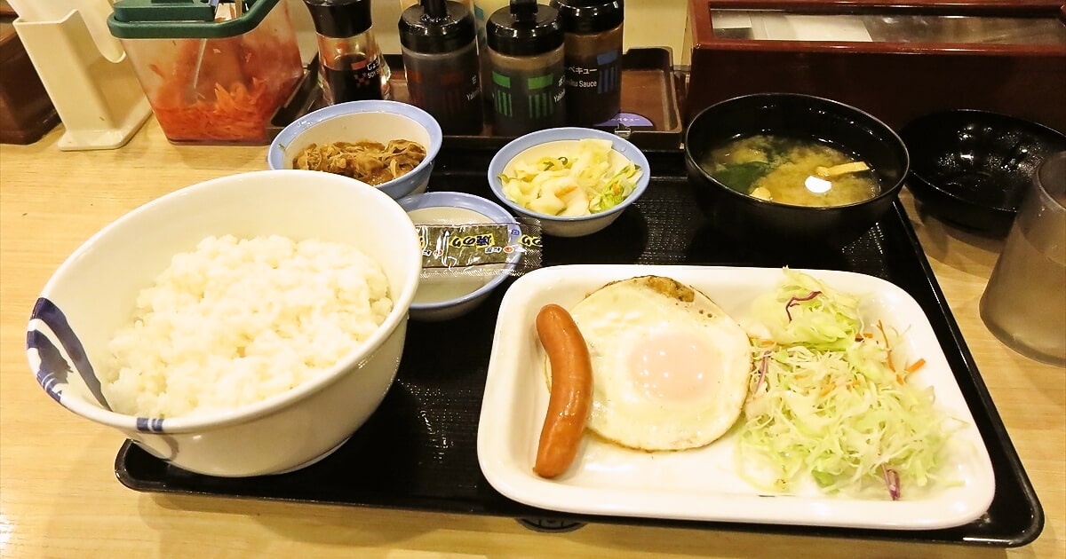 『松屋』モーニング朝定ソーセージエッグ定食（牛皿小鉢）サムネイル