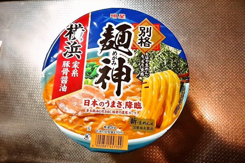 『明星食品 別格麺神（めがみ）横浜家系豚骨醤油』カップ麺1