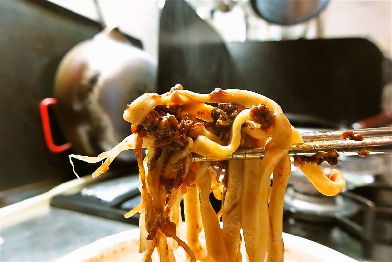 『セブンイレブン とみ田監修 ウマ辛豚ラーメン（冷蔵ラーメン）』13